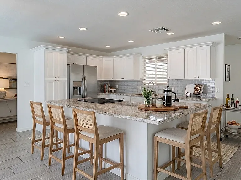 1262 E Hermosa Dr — Photo 1