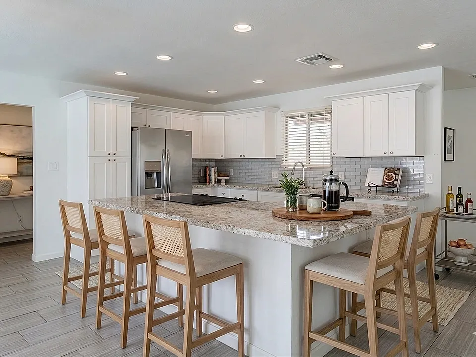 1262 E Hermosa Dr