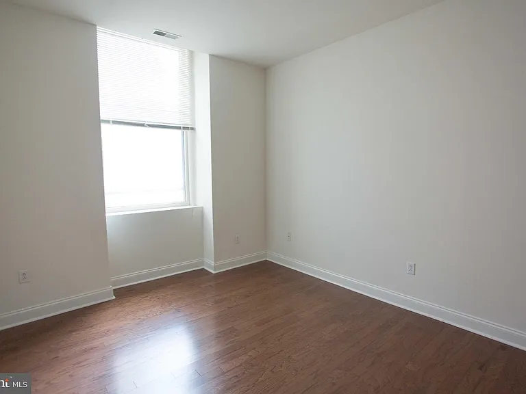 1600-2 Walnut St #405 — Photo 19