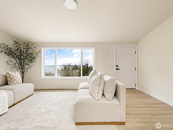 4th image of 1456 Lloyd Pl