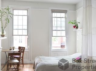 200 Green St APT 2R, Brooklyn, NY 11222