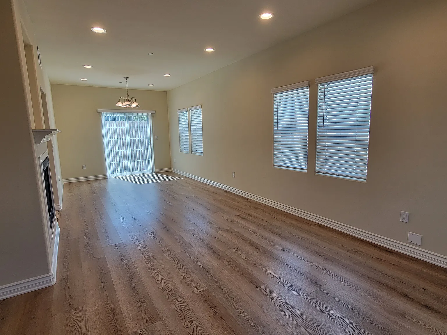 3 bed, 2.5 bath, 1602 sqft, $3,300 — Photo 2