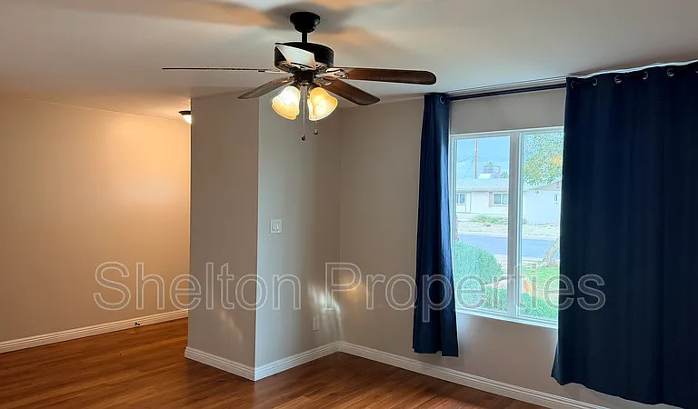 523 E Malibu Dr — Photo 3