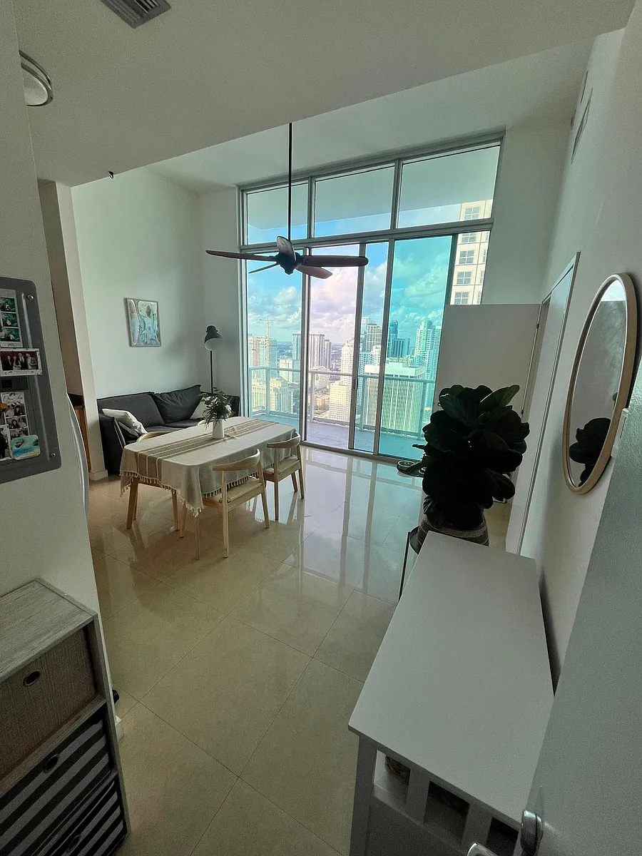 Building Photo - 300 S Biscayne Blvd #4003