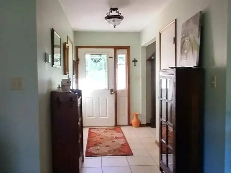 Front door (Foyer)