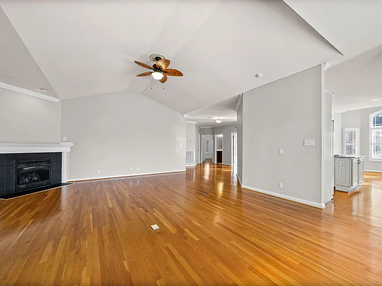 650 Appomattox Ct — Photo 9