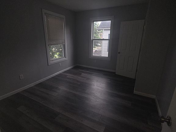 4th image of 146-148 S Clinton St #2