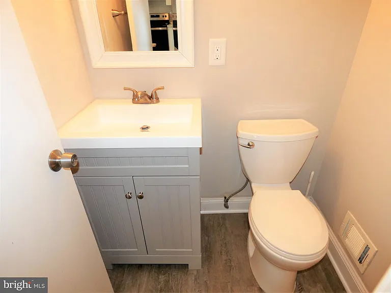 4128 Hamlin Ct — Photo 8