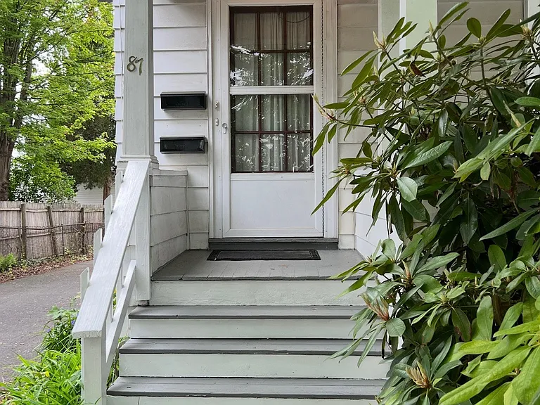 Quaker Ln S — Photo 2