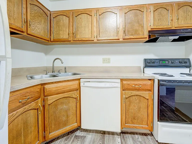 Idylwood Resort Apartment Homes — Photo 6