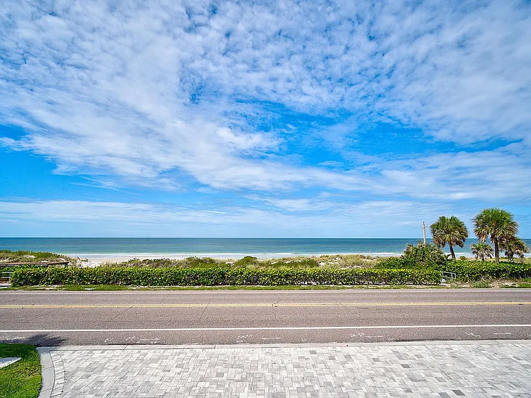 3750 Gulf Of Mexico Dr — Photo 23