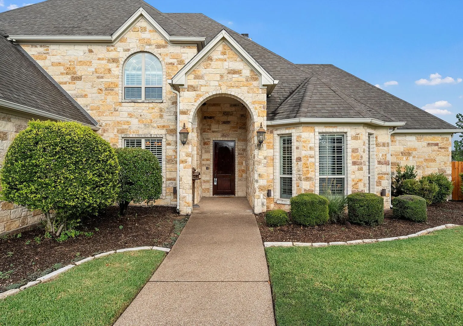 7030 Flagstone Circle — Photo 3