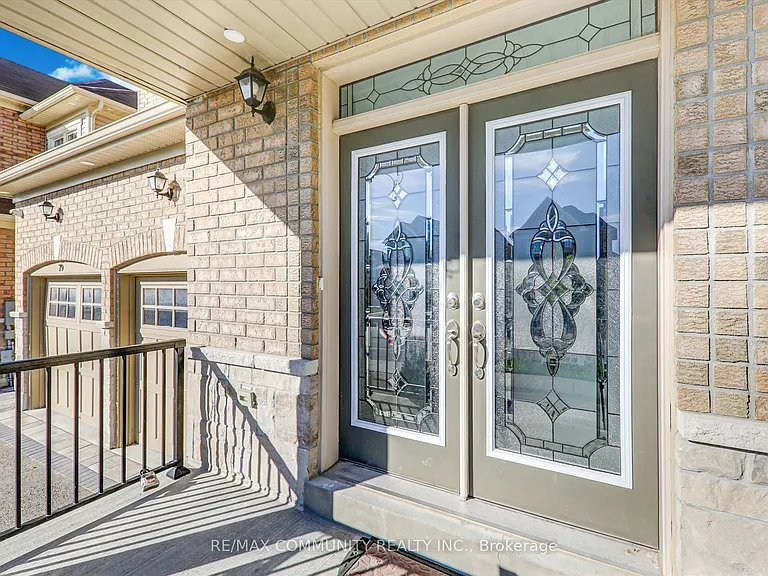 79 McRoberts Cres — Photo 4