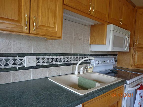 kitchen has tile backsplash