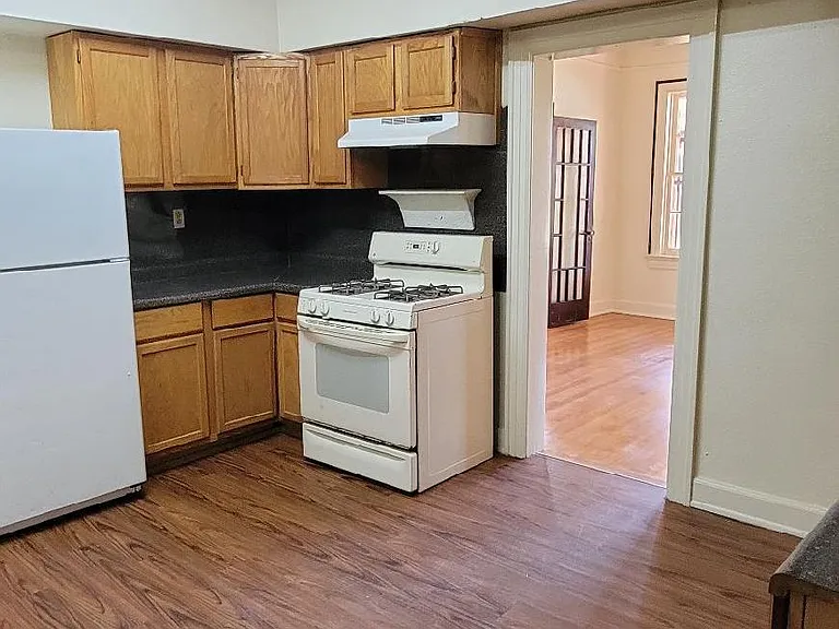 2440 Laurel St — Photo 11
