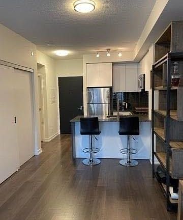 3rd image of 98 Lillian St #813