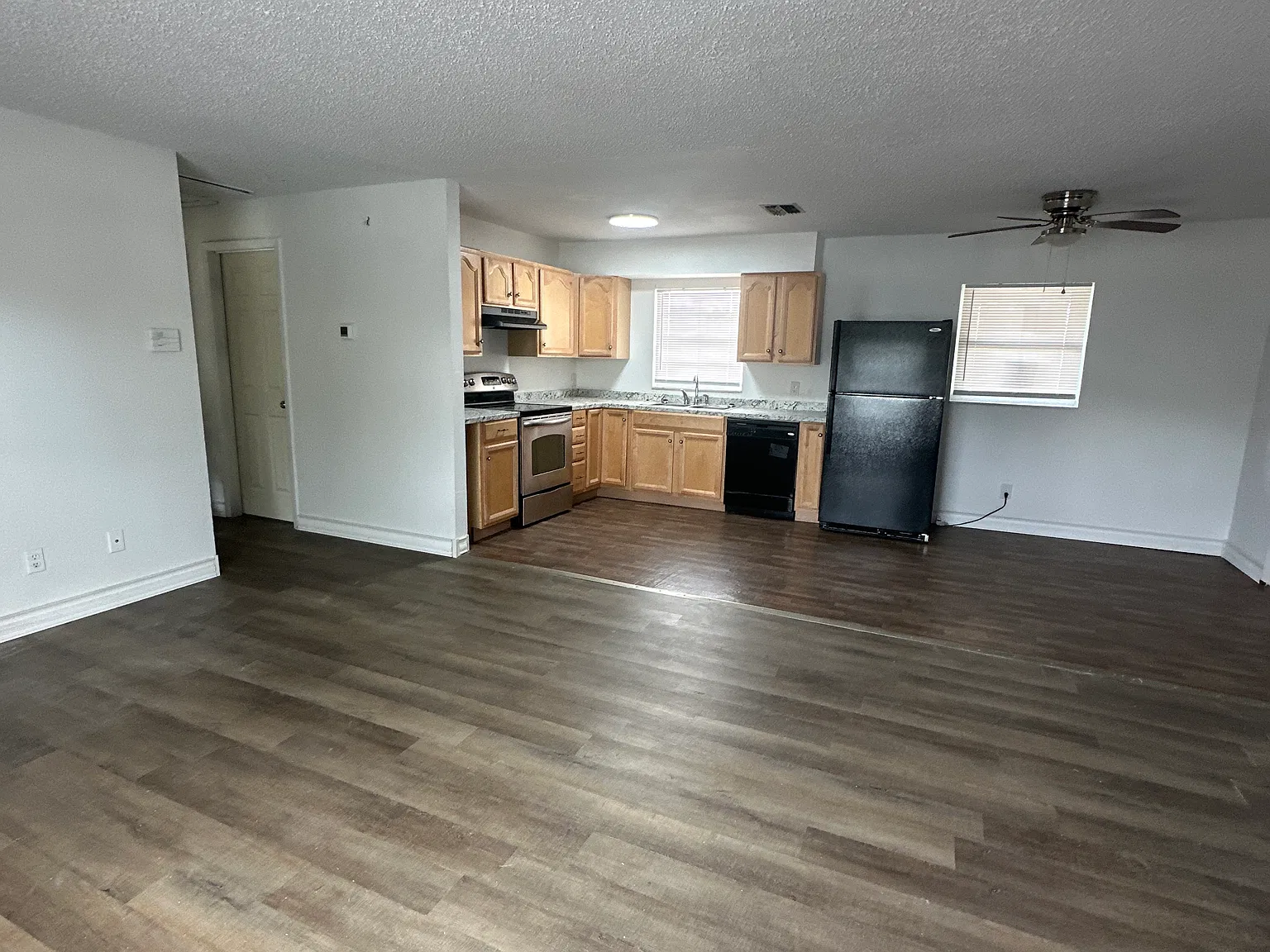 3 bed, 1100 sqft, $1,475 — Photo 1