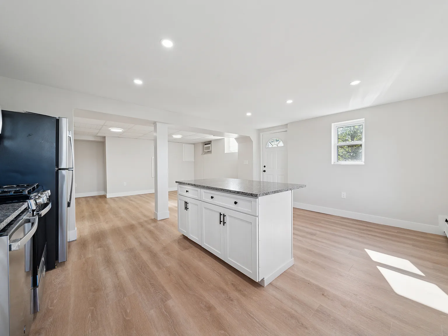 3 bed, 1200 sqft, $2,850 — Photo 4