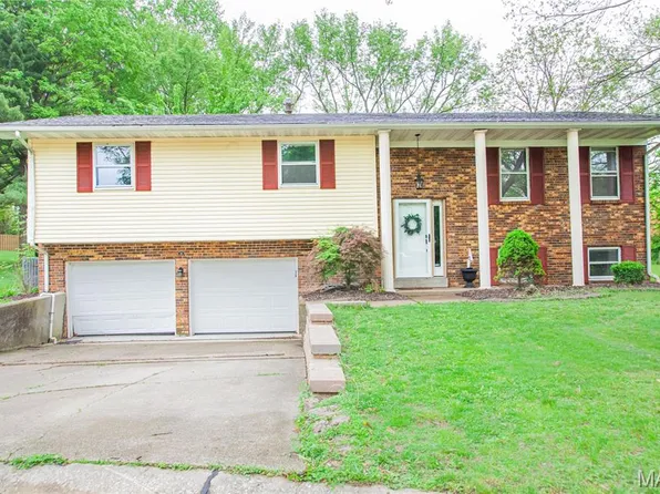 504 Leawood Dr, Swansea, IL 62226