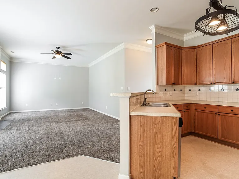 1109 Warren Red Way — Photo 8