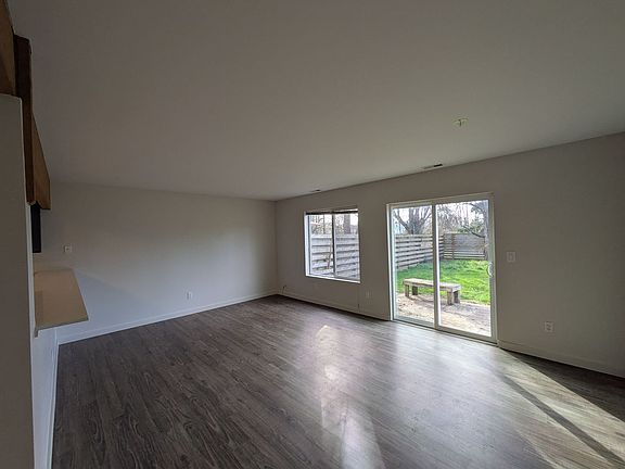 5th image of 2904 Lincoln St #2906