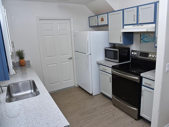 Fully furnished kitchen