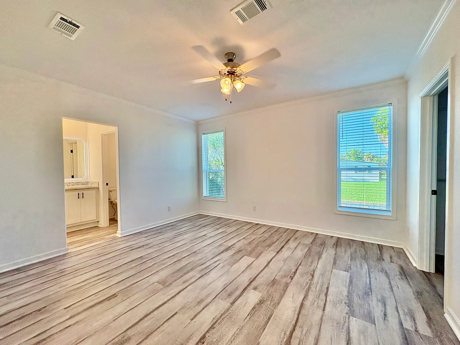 2 bed, 2.0 bath, 1352 sqft, $2,400 — Photo 2
