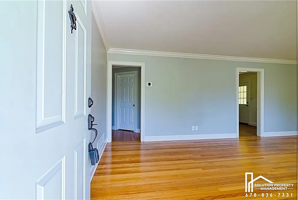3 bed, 1099 sqft, $2,395 — Photo 3