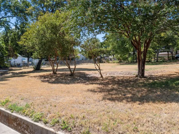 719 S Barnett Ave, Dallas, TX 75211