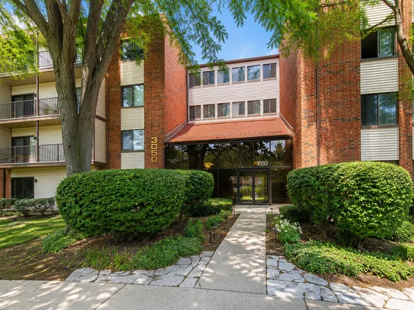 3050 Pheasant Creek Dr APT 406, Northbrook, IL 60062