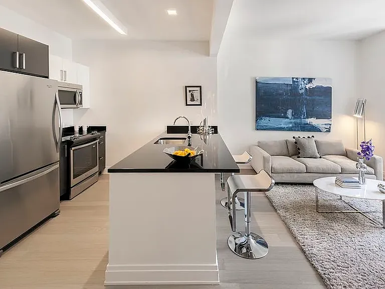 70 Pine St #1213 — Photo 1