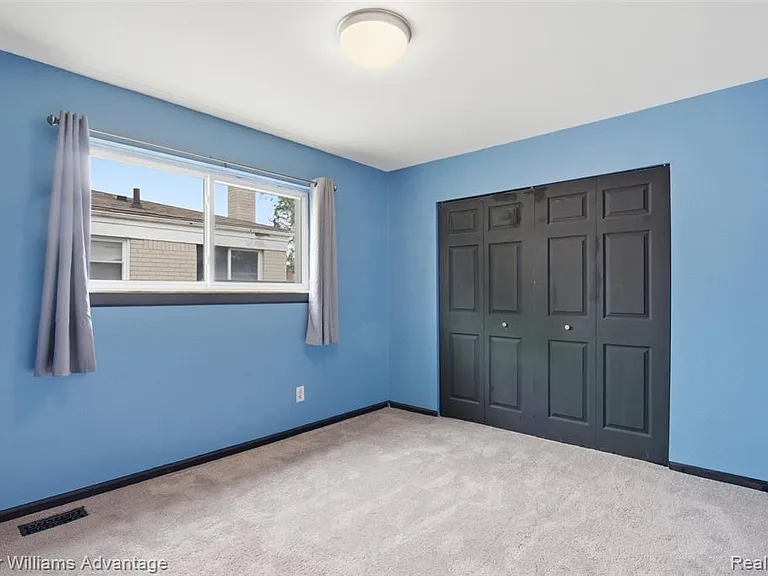 25506 Virginia Dr — Photo 6