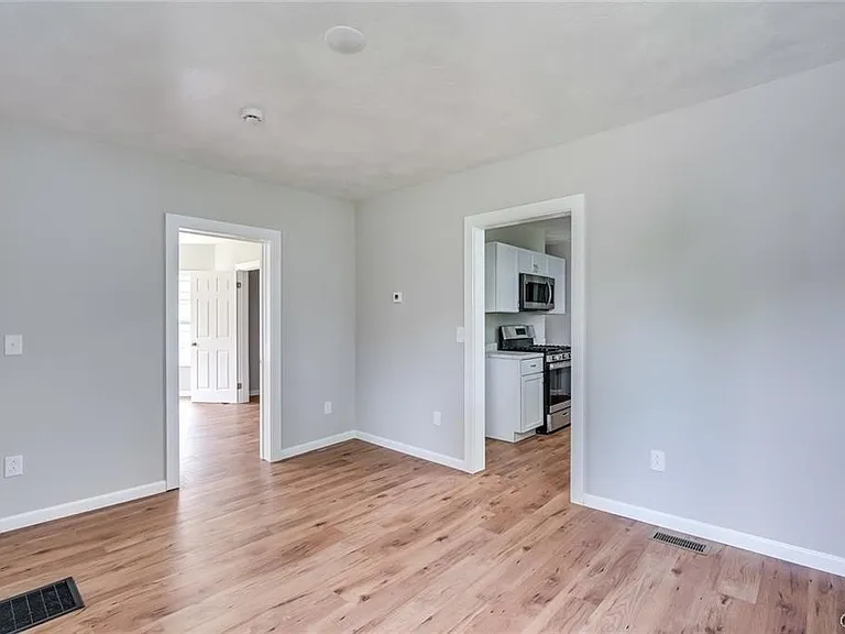 125 N Hamilton St — Photo 11