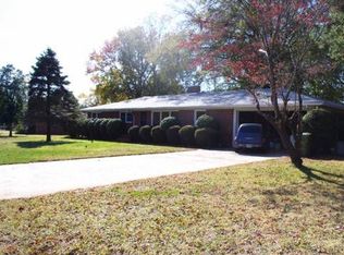 913 Henderson Rd NW, Huntsville, AL 35816