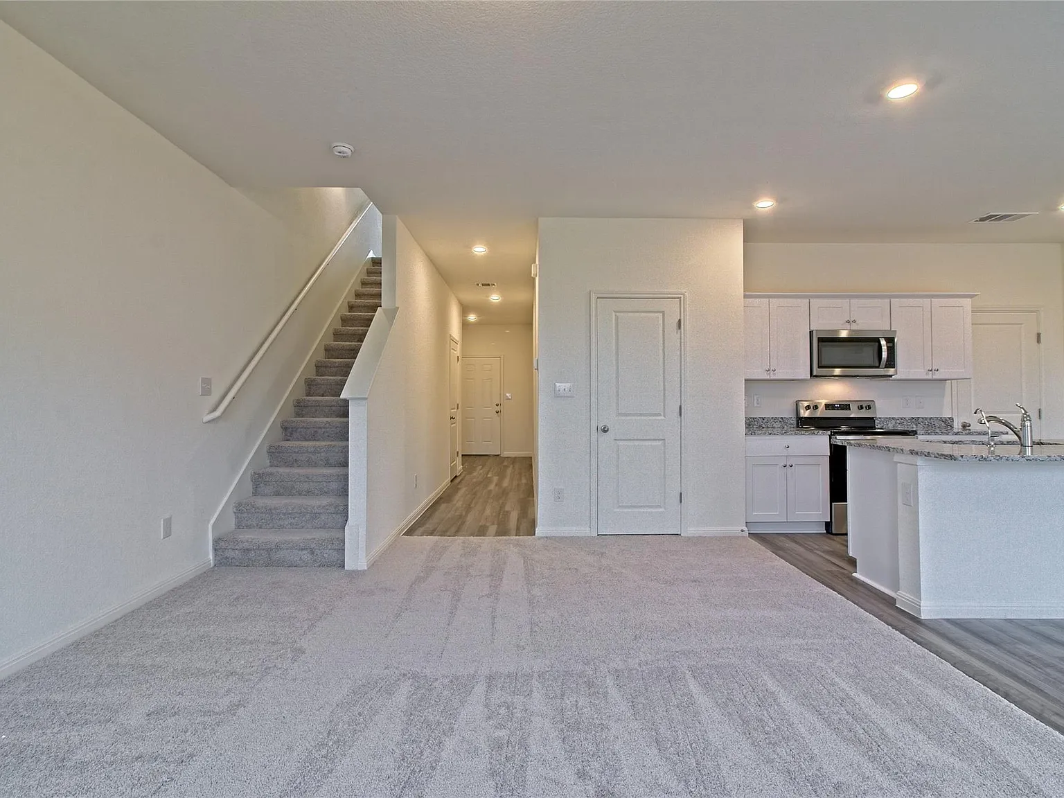 3 bed, 2.5 bath, 1826 sqft, $1,850 — Photo 4