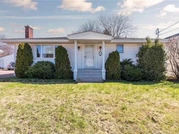 21 Mount Royal Blvd, Moncton, NB E1E 2T9