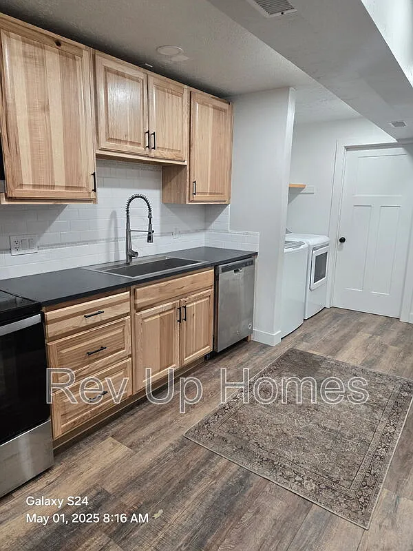 3 bed, 1.5 bath, $1,850 — Photo 2