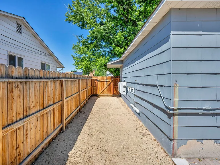 620 Belgrave Ave — Photo 55