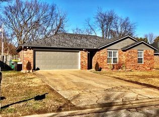 608 Wanda St, Centerton, AR 72719