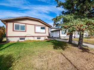 12 E Opal Close, Lacombe, AB T4L 1P9