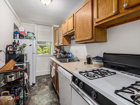 5th image of 1015 Packard St APT 3