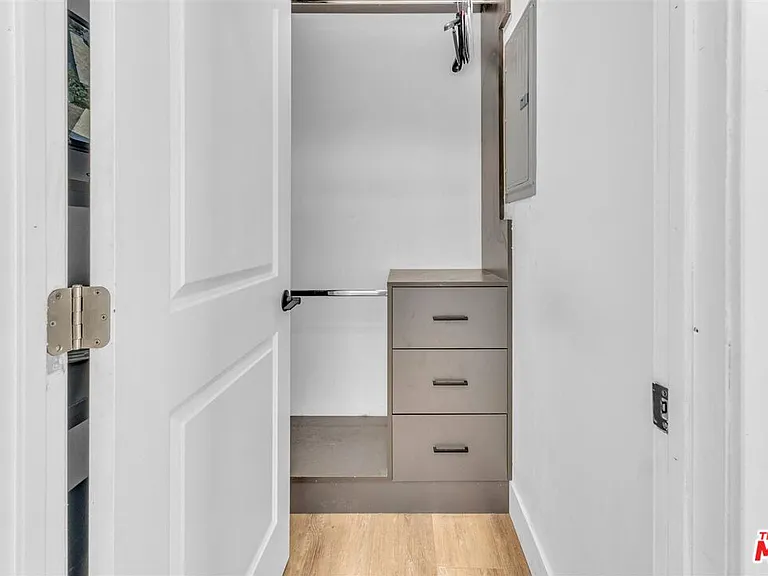 14121 Califa St — Photo 24