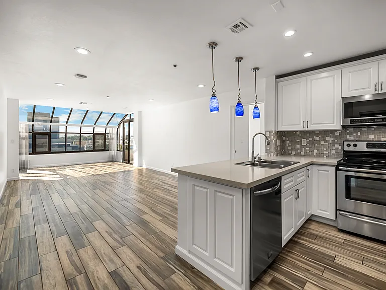 121 S Hope St #518 — Photo 1