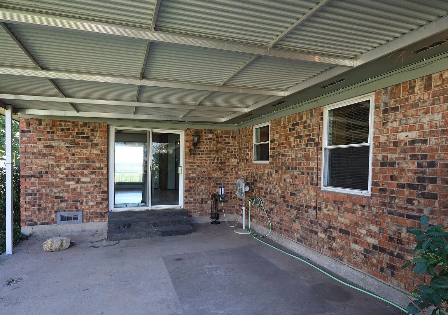 2 Bed 1 Bath 5.5 Acre Horse Property in Crossroads — Photo 2