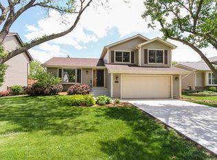 761 Cardinal Ln, Elk Grove Village, IL 60007