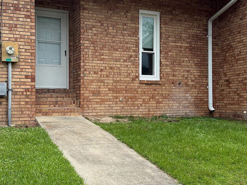 103 Leisure Lake Ct