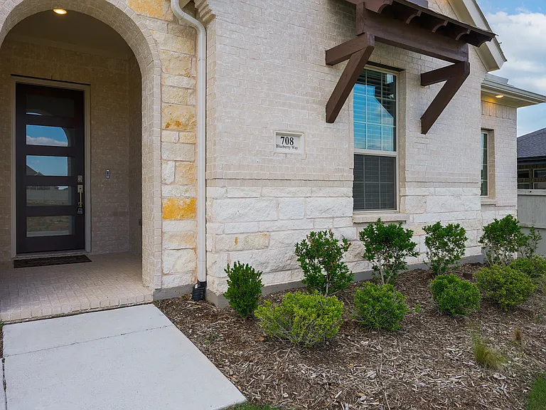 708 Blueberry Way — Photo 4