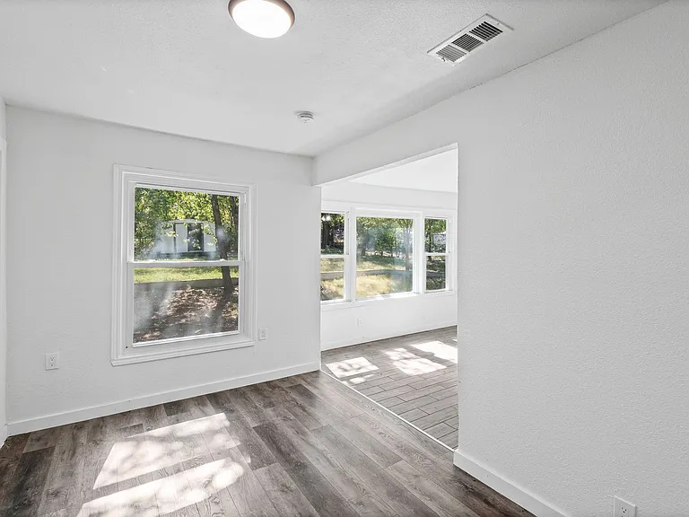 2515 Yeager St — Photo 7