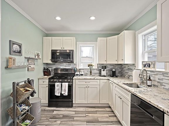 3rd image of 20 Hooker St