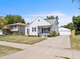 720 8th St, Menasha, WI 54952